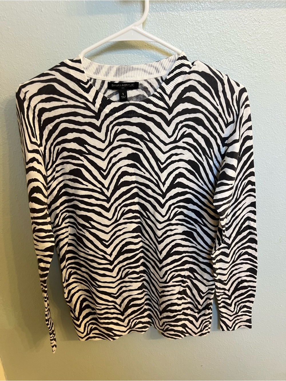 New Banana Republic Women's Crewneck Sweater in Black & White Zebra Pattern